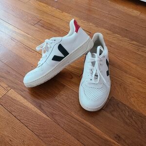 Veja V10 White Low Top Sneakers US 7